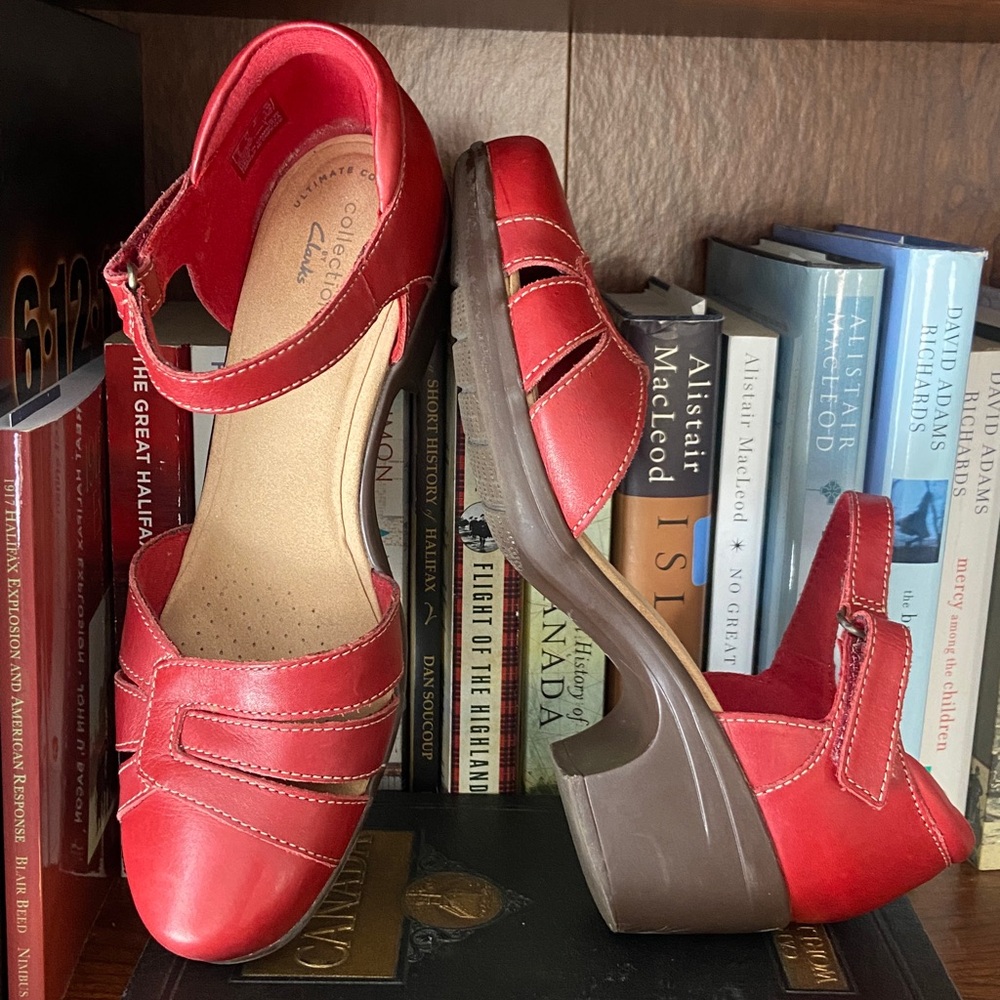 Clarks Red Leather Emily Daisy Heeled Dress Sandal Shoe Women's Size 8.5 - Picture 14 of 15